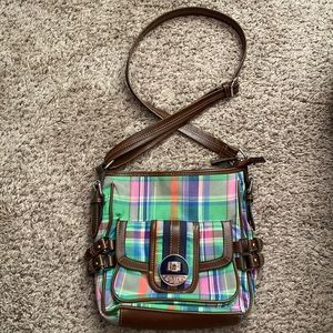 Chaps Hipster purse only used a handful of times. Like new condition.
